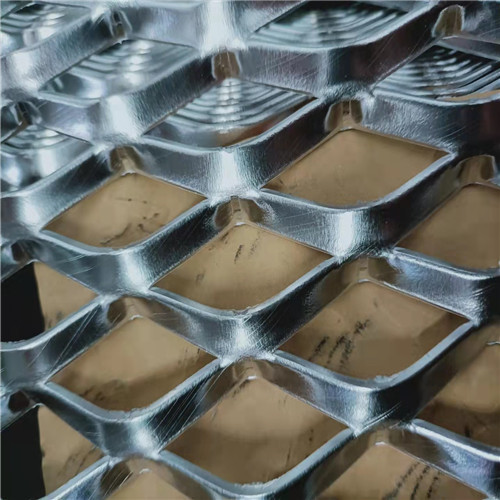 氟碳喷涂铝拉网板.jpg